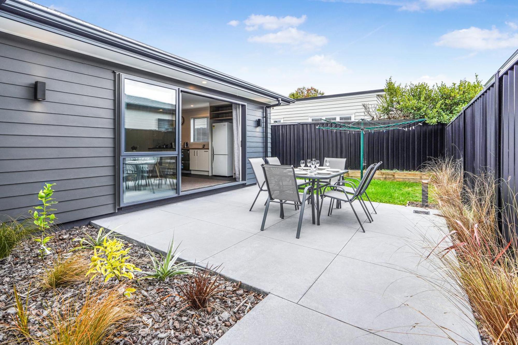 Modern Retreat With King Bed - By Kosh Bnb Hamilton Exterior foto