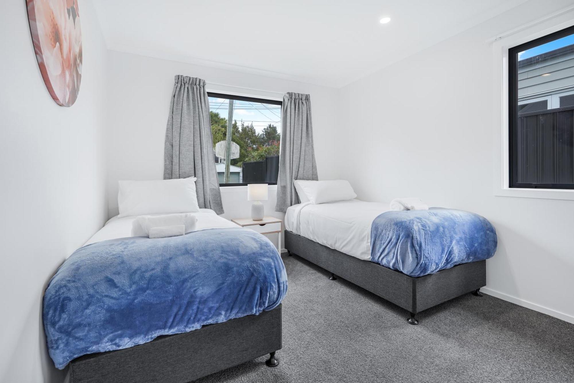 Modern Retreat With King Bed - By Kosh Bnb Hamilton Exterior foto